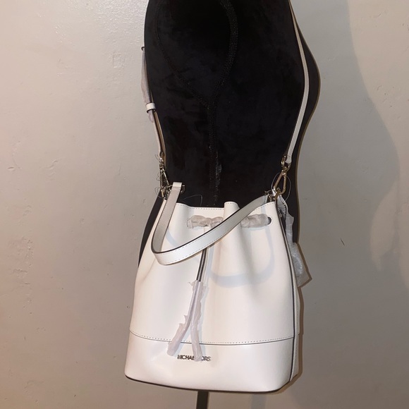 Michael Kors Trista Medium Bucket Bag - Picture 5 of 10